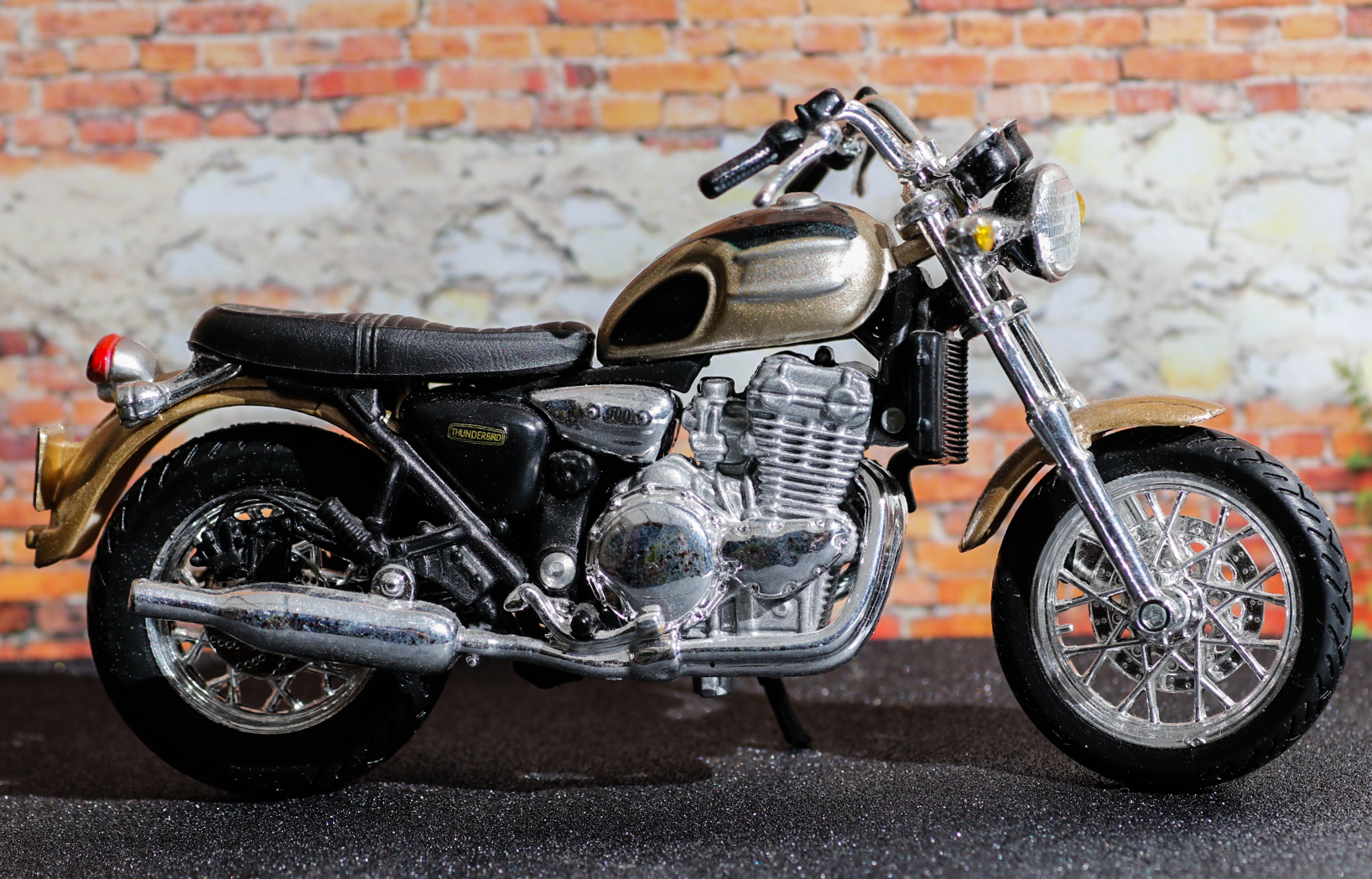 Maisto Triumph Thunderbird 900